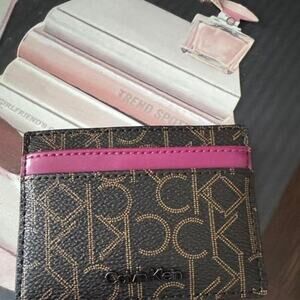 Slim card holder with calvin
